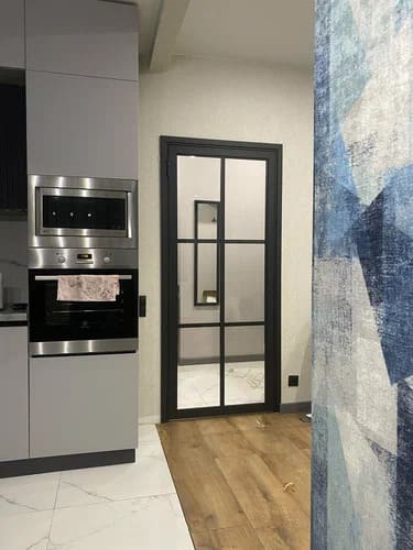 Установленная межкомнатная дверь 1